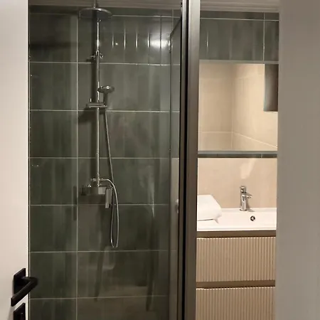 зелено